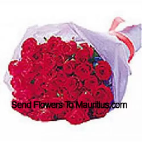 Schön verpackter Strauß aus 24 roten Rosen