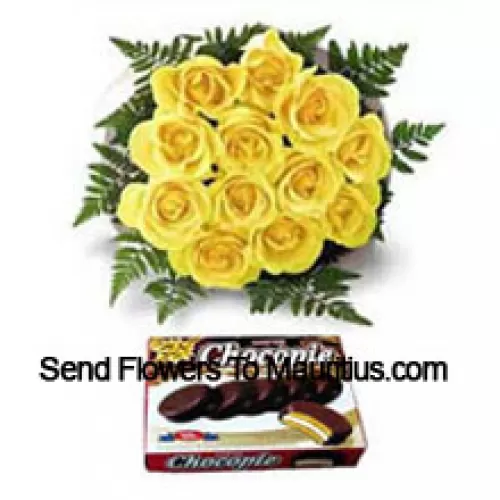 باقة من 12 وردة صفراء وصندوق من الشوكولاتة